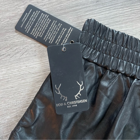 NWT Bod & Christensen Black Leather Pleated Button Mini Skirt - Picture 6 of 11